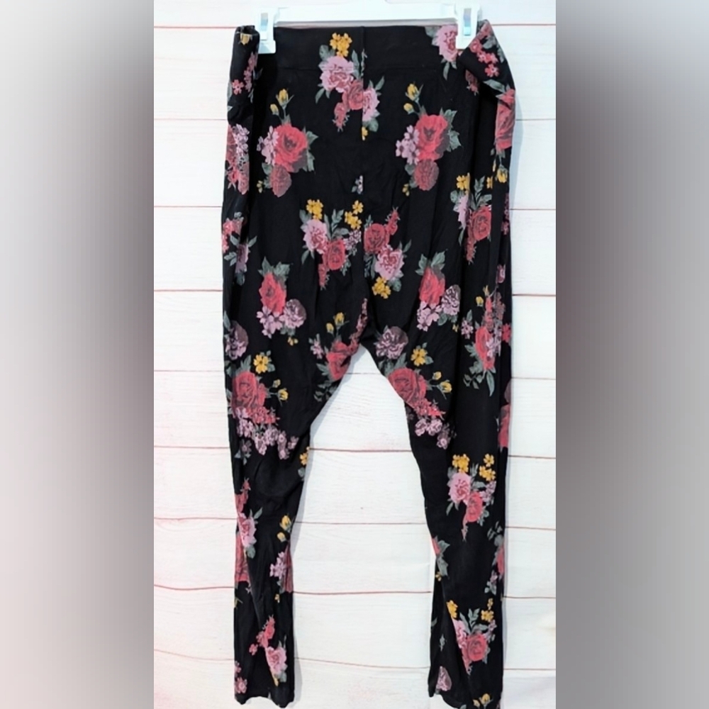 Reitmans In Every Story Floral Print Black Leggings Size 22/24